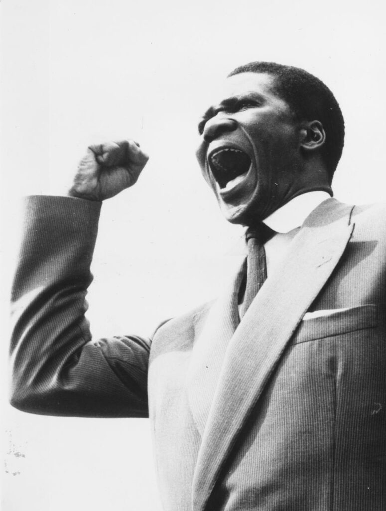 Interview de Hassatou Baldé pour Guineenews à Maurice Jeanjean auteur de « Sékou Touré, un totalitarisme africain »