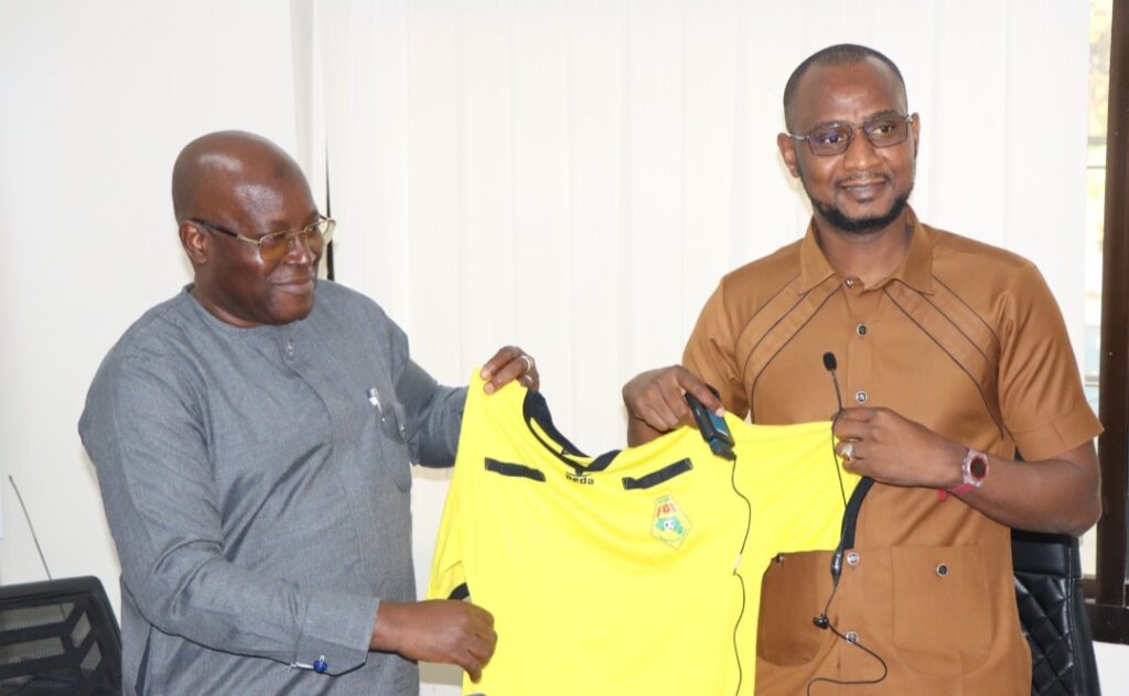 Football guinéen/Partenariat : Le groupe Guicopres offre à la Fédération guinéenne de Football des équipements sportifs d’arbitrage .