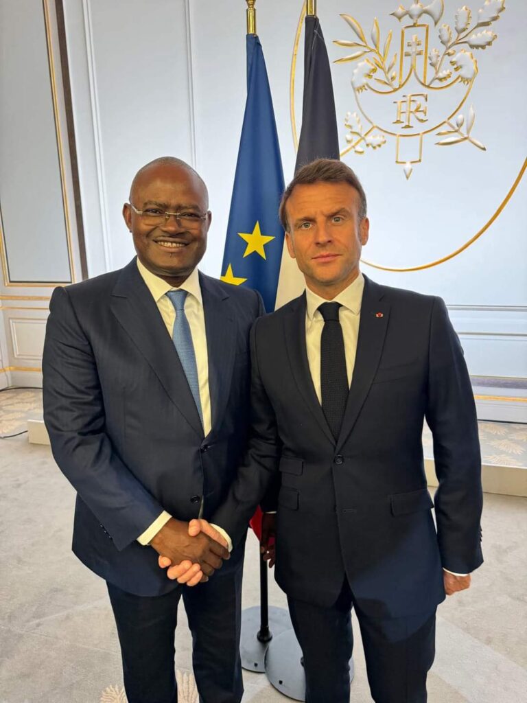 Le Guinéen KPC honorablement Invité à dîner à l’Élysée en compagnie du Président Français.