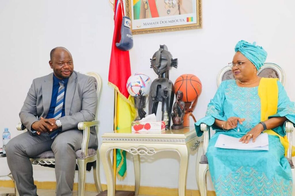 LE MINISTRE DE LA JEUNESSE ET DES SPORTS REÇOIT LA REPRESENTANTE RÉSIDENTE PAR INTÉRIM DU PNUD EN GUINÉE