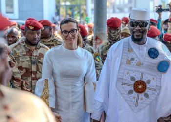Présidentielle en Guinée : Mamadi Doumbouya vote à kaloum , appelle à un scrutin paisible