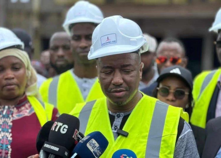 Rénovation du stade du 28 Septembre : >, précise  Cellou Baldé, ministre de la Jeunesse et des sports .