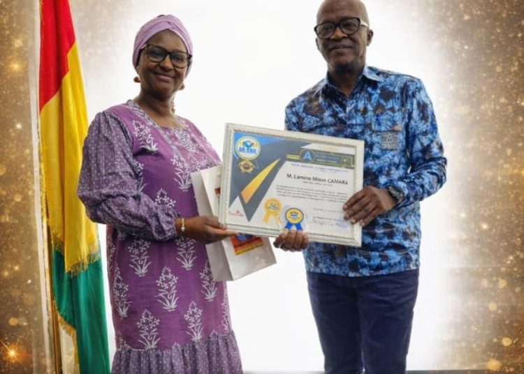 M. Lamine Minos Camara distingué à l’occasion de la 8ᵉ édition des ARCOM-MÉRITE AWARDS GUINÉE