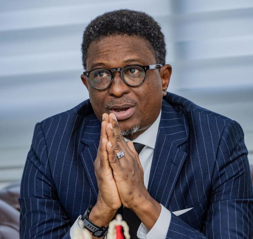 Nommé ministre de l’Élevage, Alpha Bacar Barry réagit sur Facebook : « Servir la République est un devoir »