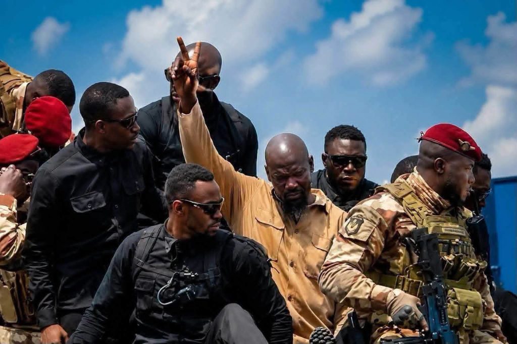 Après ses vacances, le président Mamadi Doumbouya regagne la Guinée