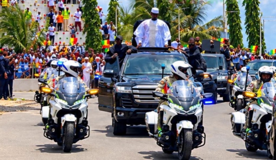 Retour à Conakry : Mamadi Doumbouya accueilli par une forte mobilisation populaire