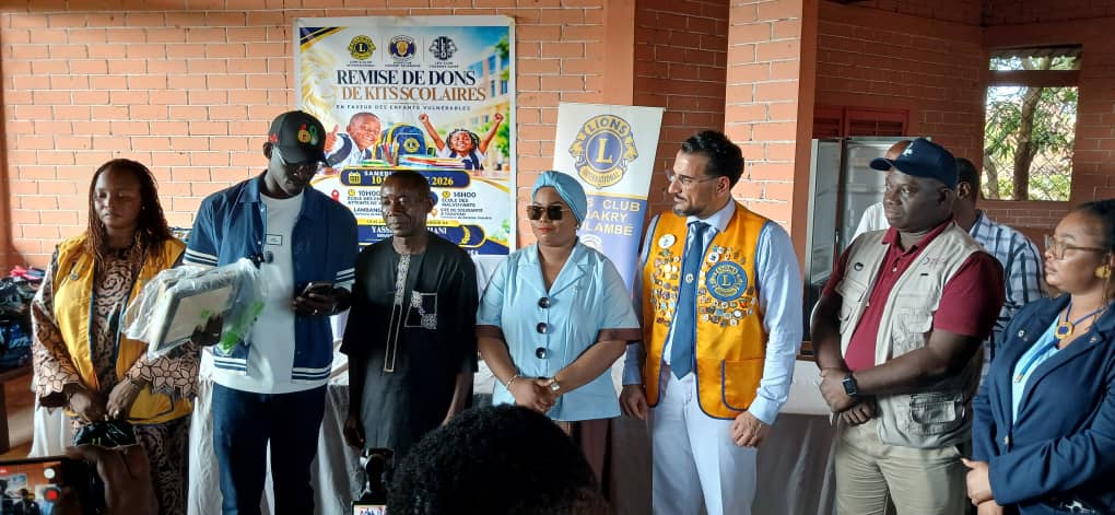 Humanitaire : Moussa M’Baye et le Lions Club Conakry Kakilambé offrent des kits scolaires aux enfants vulnérables